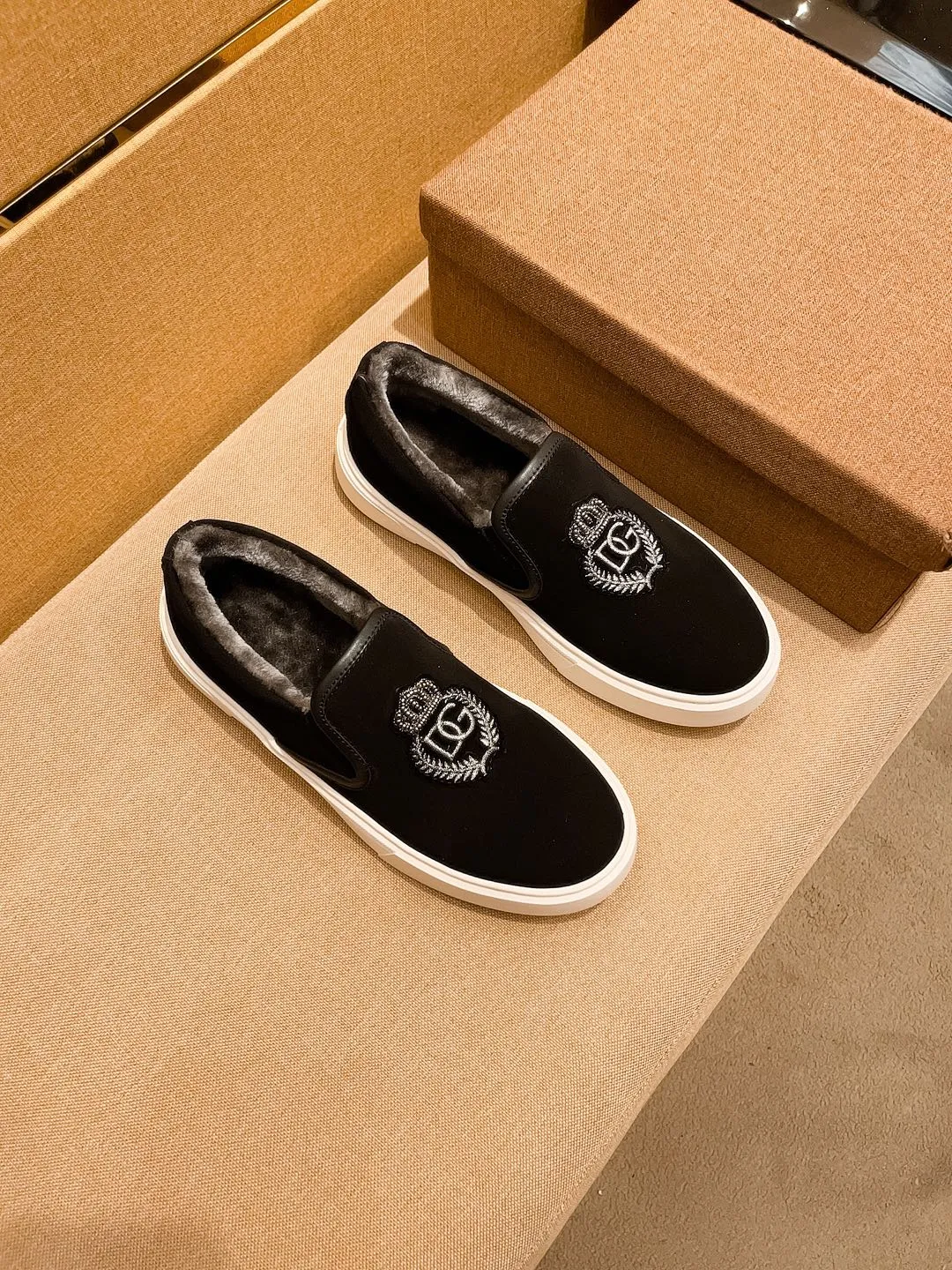 P360🚘🚘【DG】🔥 Velvet lining 🔥High-end men's shoes brand official website 1:1 latest masterpiece: the upper is made of Italian imported first-layer cowhide with Shushi original anti-slip and wear-resistant outsole🔥, making walking more convenient and comfortable! An exclusive new model, a stunning work, a beautiful 1:1 replica [color] compared to the official quality! Create a fashionable personality to set off your uniqueness! A must-have for trendy men! Classic 🔥Size: 38-44 Color: 🔥 3⃣️colors available🔥